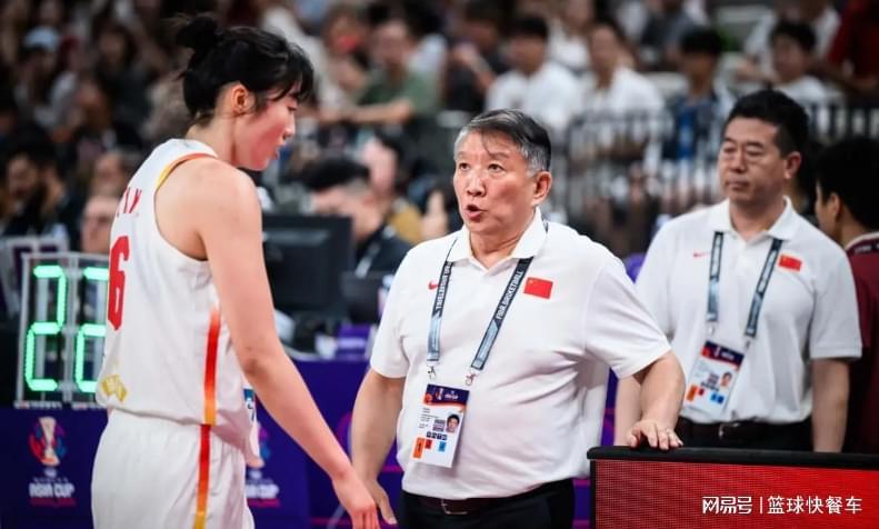 开云官网-女篮15分惨败后再遭打击？一个扎心现实太可怕了：宫鲁鸣真没招了